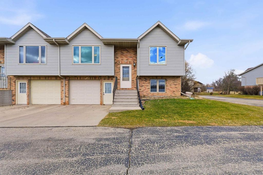 233 W PLEASANT STREET, Iron Ridge, WI 53035
