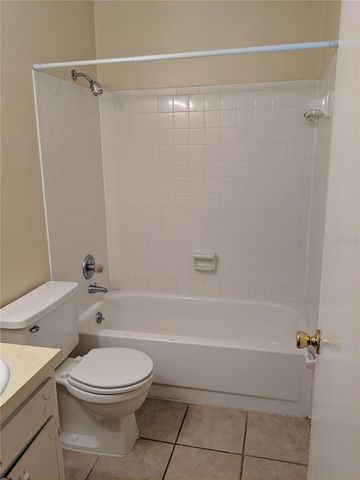 2360 W UNIVERSITY AVENUE, Gainesville, FL 32607
