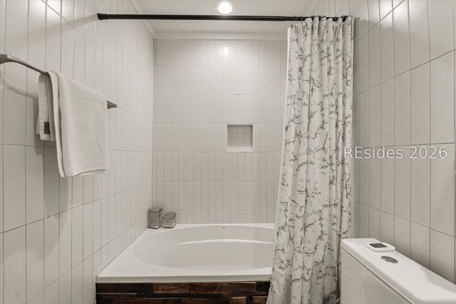 8 Goldfinch Ln, Hilton Head Island, SC 29928