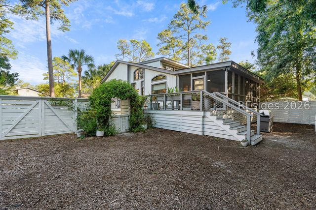8 Goldfinch Ln, Hilton Head Island, SC 29928