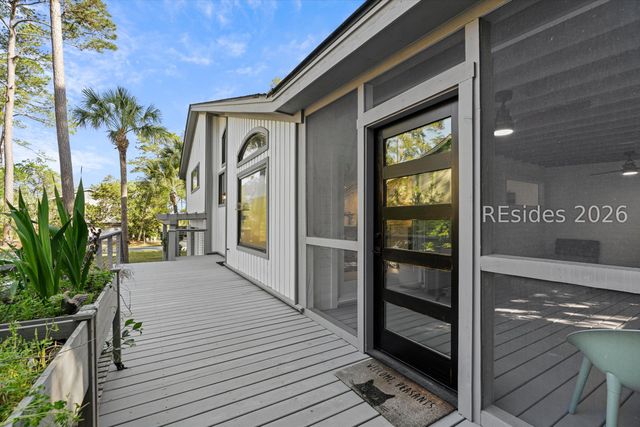 8 Goldfinch Ln, Hilton Head Island, SC 29928
