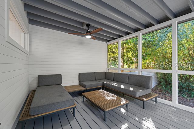 8 Goldfinch Ln, Hilton Head Island, SC 29928
