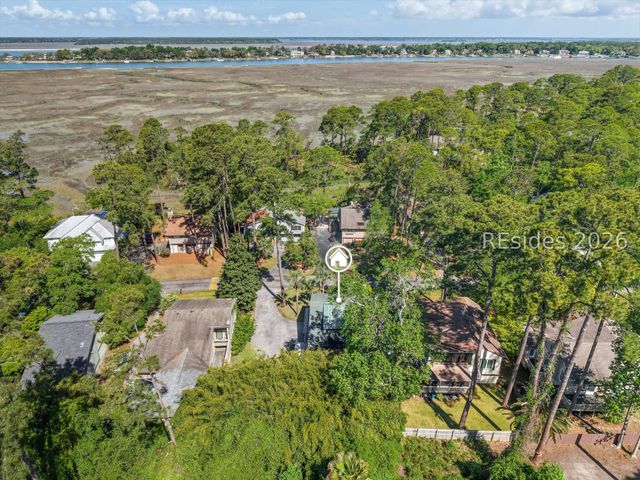 8 Goldfinch Ln, Hilton Head Island, SC 29928