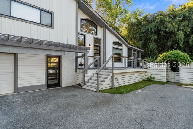 8 Goldfinch Ln, Hilton Head Island, SC 29928