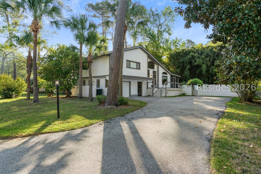 8 Goldfinch Ln, Hilton Head Island, SC 29928