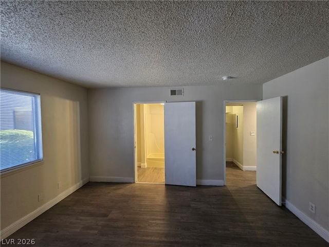 4941 Newport Cove Drive B, Las Vegas, NV 89119
