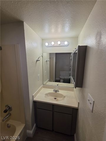 4941 Newport Cove Drive B, Las Vegas, NV 89119