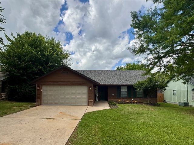 3154 W Shale Street, Fayetteville, AR 72704