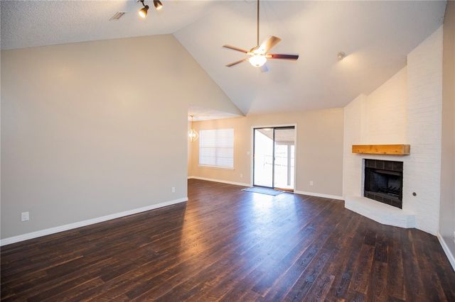 3154 W Shale Street, Fayetteville, AR 72704
