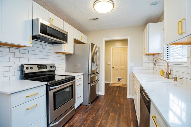 3154 W Shale Street, Fayetteville, AR 72704