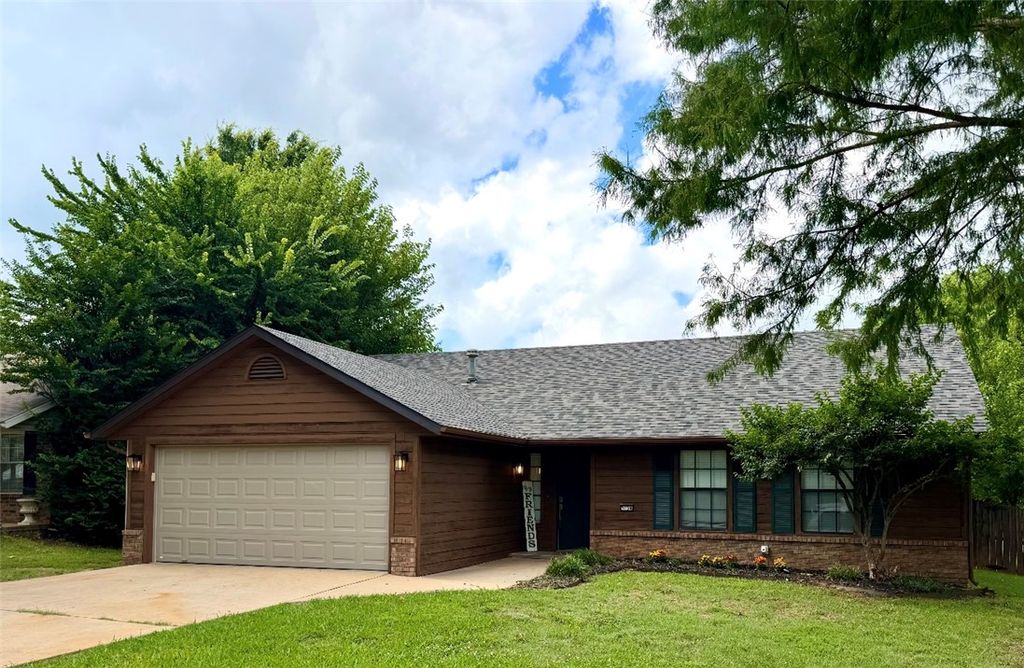 3154 W Shale Street, Fayetteville, AR 72704