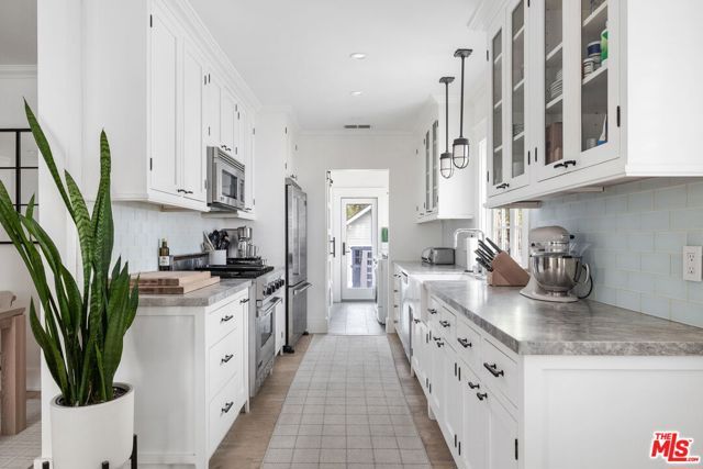 1617 N Vista Street, Los Angeles, CA 90046