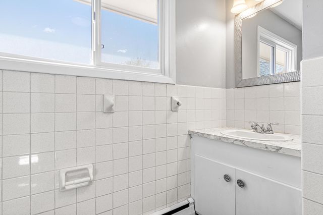 3206 63rd Avenue N, Brooklyn Center, MN 55429