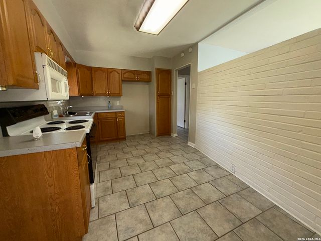 4519 Creekmoor Dr, San Antonio, TX 78220