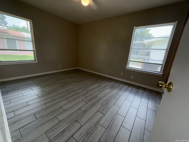 4519 Creekmoor Dr, San Antonio, TX 78220