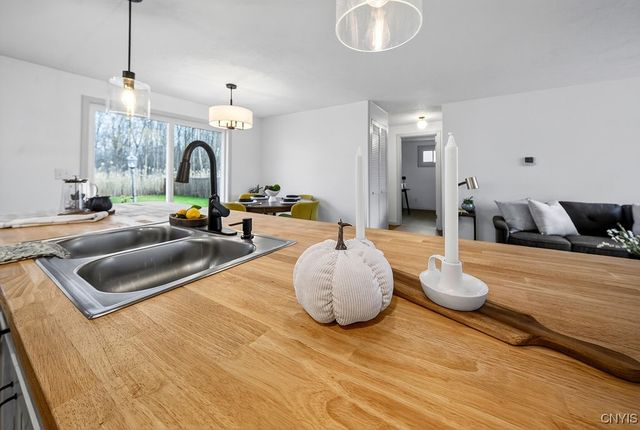 105 Florida Road South, Salina, NY 13211