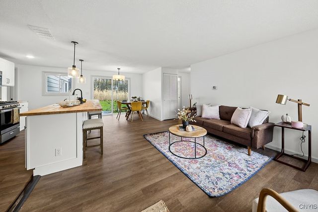 105 Florida Road South, Salina, NY 13211