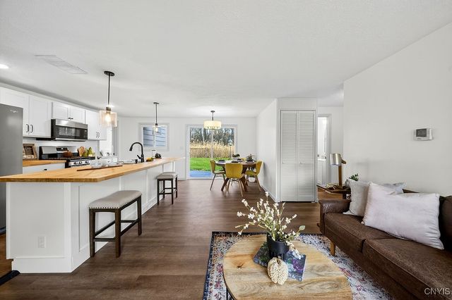 105 Florida Road South, Salina, NY 13211