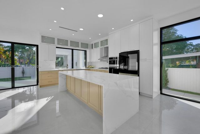 472 S Royal Poinciana Blvd, Miami Springs, FL 33166