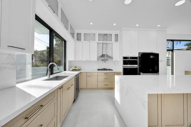 472 S Royal Poinciana Blvd, Miami Springs, FL 33166