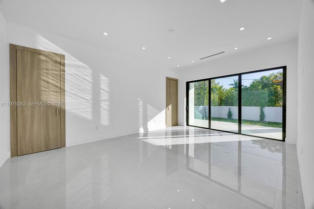 472 S Royal Poinciana Blvd, Miami Springs, FL 33166