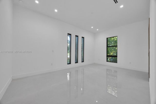 472 S Royal Poinciana Blvd, Miami Springs, FL 33166