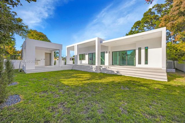 472 S Royal Poinciana Blvd, Miami Springs, FL 33166