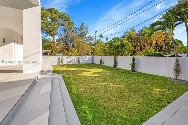 472 S Royal Poinciana Blvd, Miami Springs, FL 33166