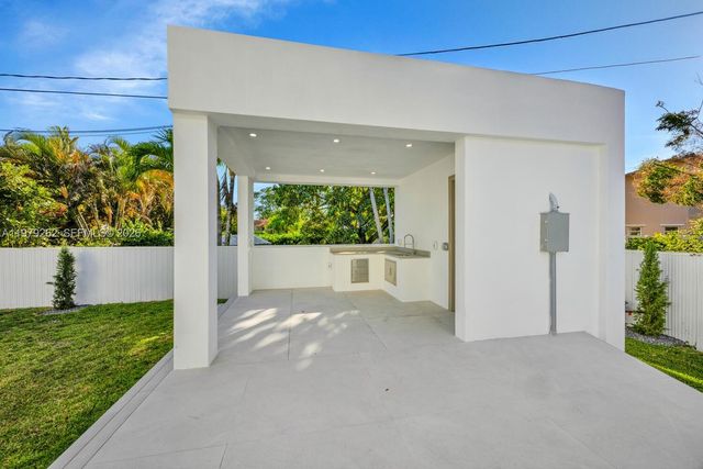 472 S Royal Poinciana Blvd, Miami Springs, FL 33166