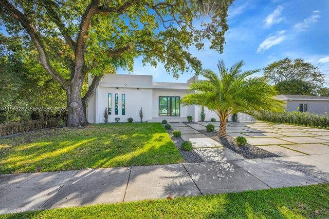 472 S Royal Poinciana Blvd, Miami Springs, FL 33166