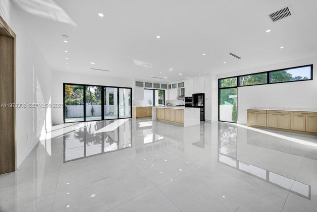 472 S Royal Poinciana Blvd, Miami Springs, FL 33166