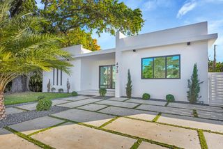 472 S Royal Poinciana Blvd, Miami Springs, FL 33166