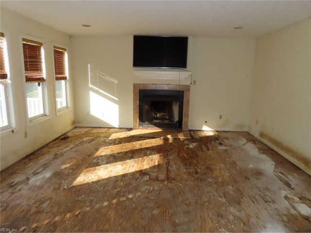 318 Dunnavant LN, Newport News, VA 23606