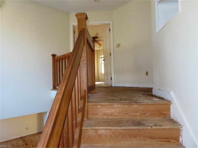 318 Dunnavant LN, Newport News, VA 23606