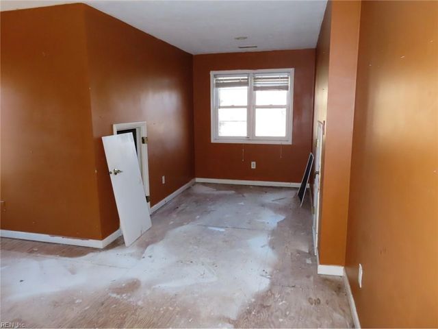 318 Dunnavant LN, Newport News, VA 23606