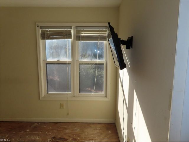 318 Dunnavant LN, Newport News, VA 23606