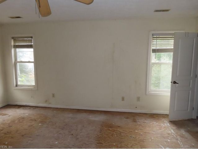 318 Dunnavant LN, Newport News, VA 23606