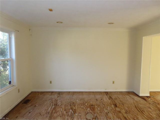 318 Dunnavant LN, Newport News, VA 23606