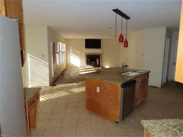 318 Dunnavant LN, Newport News, VA 23606