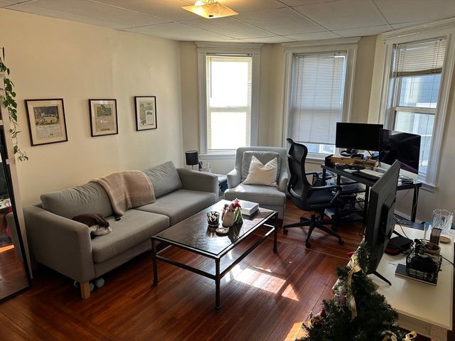 110 Thurston 4, Somerville, MA 02145