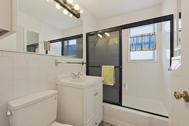 22 Jacqueline Rd D, Waltham, MA 02452