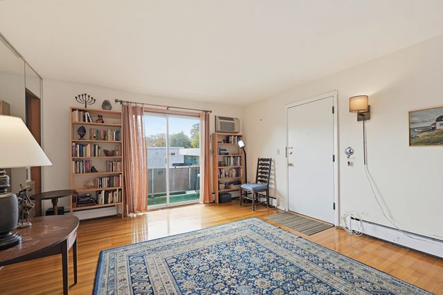22 Jacqueline Rd D, Waltham, MA 02452
