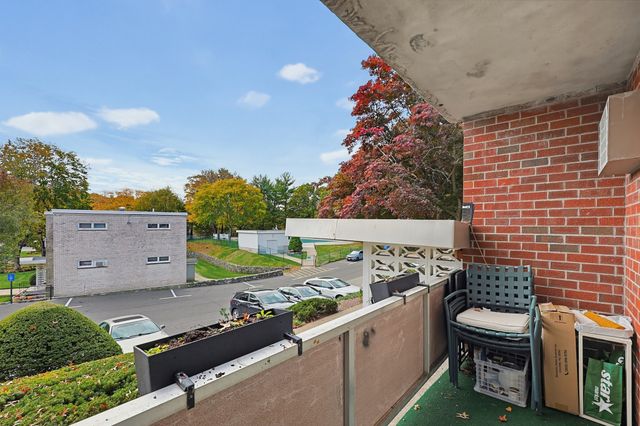 22 Jacqueline Rd D, Waltham, MA 02452