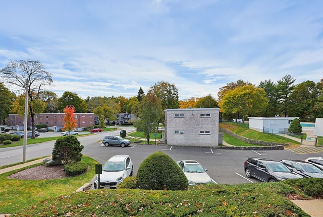 22 Jacqueline Rd D, Waltham, MA 02452