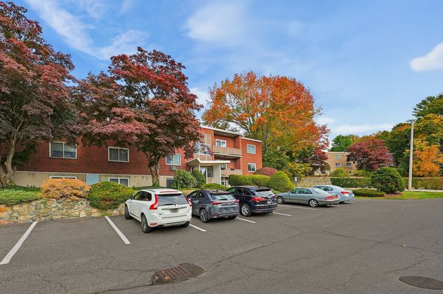 22 Jacqueline Rd D, Waltham, MA 02452