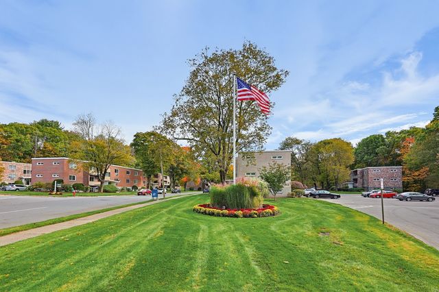 22 Jacqueline Rd D, Waltham, MA 02452