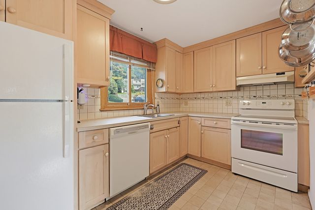 22 Jacqueline Rd D, Waltham, MA 02452