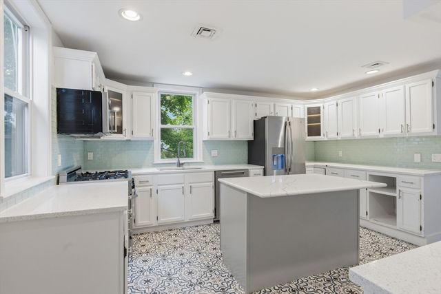 20 Ocean Ave 4, Marblehead, MA 01945