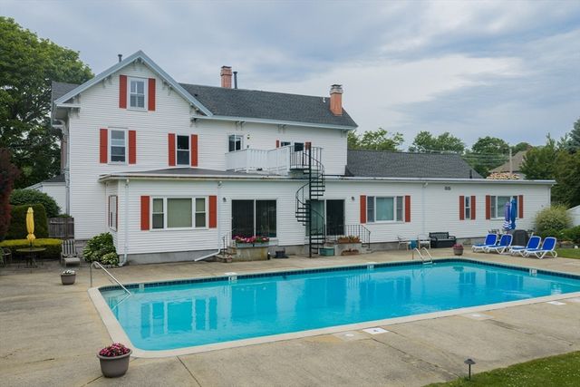 20 Ocean Ave 4, Marblehead, MA 01945
