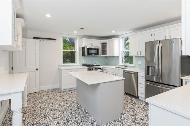 20 Ocean Ave 4, Marblehead, MA 01945